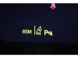 BSM(ブラインドスポットモニター)を装備。 隣の車線を走る車両を検知、車両が死角エリアに入るとドアミラーのインジケーターが光ってお知らせ!