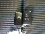 スマートキー2本付き!キーをポケットやカバンに入れておくだけでドアの施錠・開錠やエンジンスタートの操作が簡単です!