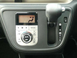 オートエアコン付き!車内温度を設定すると、風量を自動で調節してくれます。