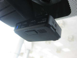 日産純正ディーラーOPのJVCケンウッド製ナビ連動ドライブレコーダー(前方)付きです。microSDカードを移し替えることなくナビ画面で録画を視聴出来ます。
