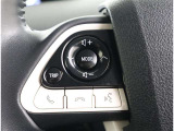 オーディオのコントローラーがハンドルに装着されています。利便性だけでなく事故防止にも繋がりますよ!
