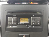 AM/FMラジオ付きCDプレーヤーです!AUX入力にも対応しています。操作もシンプルです!