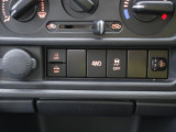 ESP&デュアルカメラブレーキ&車線逸脱防止、4WD、各ボタン運転席右下にございます。