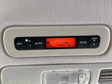 【リアオートエアコン】広い後部座席には必須の機能!風量や温度を自動で調整し前席と同様な車内環境にしてくれるリアオートエアコンを装備。夏の暑さも冬の寒さもストレスなく快適にお過ごしいただけます♪