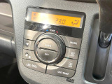 【問合せ:0749-27-4907】【オートエアコン】一度お好みの温度に設定すれば、車内の温度を検知し風量や温度を自動で調整。暑い…寒い…と何度もスイッチ操作をする必要はありません。快適な車内空間には