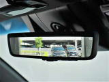 デジタルインナーミラー装備!車両後方のカメラの映像をデジタル補正で視認性を向上させてインナーミラー内に表示します♪視界を遮るものがなく、後席に同乗者がいても後方を確認しやすく安心です♪