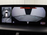 上から車両を見下ろしたような映像をナビゲーション画面に表示する「パノラミックビューモニター(左右確認サポート付)」も搭載しています。