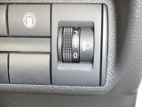 対向車への思いやり。ヘッドライトの光軸の調整ができる、マニュアルレベライザー付です!