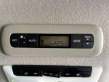【リアオートエアコン】広い後部座席には必須の機能!風量や温度を自動で調整し前席と同様な車内環境にしてくれるリアオートエアコンを装備。夏の暑さも冬の寒さもストレスなく快適にお過ごしいただけます♪