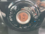 オートエアコンですので温度の調整がボタンを押すだけで便利です。