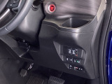 純正のETCや、両側電動スライドドアなどのスイッチは、運転席右側にあります。