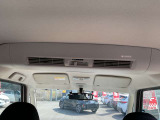 リヤシーリングファンに「ナノイー」発生機能を装備。「ナノイー」を運転席側吹き出し口からの風に乗せて、きれいな空気を車内全体に届けます。