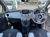 イタリア車ならではの美しさ、走りへのこだわりを感じるインテリアデザイン!