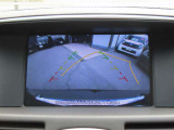 駐車が楽々、バックカメラついてます!ステアリング操作に連動するガイド線付きで駐車しやすいですよ!