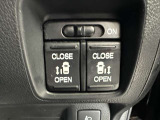 付いてて嬉しいパワースライドドア付きです!運転席横のボタンを押すだけの簡単操作!キーレスでの開閉も可能です!