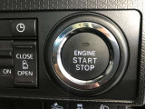 【プッシュスタートスイッチ】エンジン始動はブレーキを踏みながら、このスイッチを押すだけでOK♪