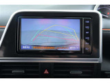 トヨタのT-Connect対応カーナビ(NSZT-W68T)です。SDナビでフルセグTV・DVD視聴出来ます!バックガイドモニター付きで、ギヤーをリバースに入れると自動で切り替わります♪