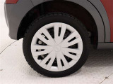 タイヤサイズは165/55R15!納車前の点検時にタイヤ交換させていただきます!ホイールキャップに傷があります。