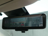 バックミラーは日産おススメのインテリジェントルームミラー搭載 車両後方のカメラ映像をミラー面に映し出されます 見やすい!