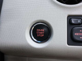 【プッシュスタートボタン】ブレーキを踏みながらスイッチを押すだけで、エンジンがかけられます!キーの差込は不要で、押すと橙色に点灯しますので、分かり易いですね♪
