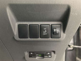 音符マークのボタンは、車の接近を音で知らせる車両接近通報装置の切り替えボタンです。早朝に出かける時や深夜の帰宅など、静かに走りたい時などはオフできます。(通常は安全のためにオフしないで下さいね)。