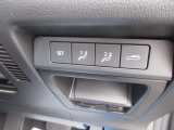 電動リアゲートはキーレスのリモコンと運転席スイッチ、直接リアゲートのスイッチへの操作で作動します。荷物を沢山持たれているときの利便性はグッド!開閉時の高さも設定が出来るので小柄な方でも安心です!