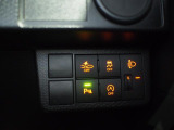 運転席右下のスイッチパネル。スマートアシストやVSC(横滑り抑制機能)、コーナーセンサー等の安全機能のスイッチが並んでいます。