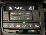 転席側・助手席側それぞれの温度調整が可能です!