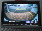 ◆◆バックカメラの画像です。ガイドラインがスムースな車庫入れをサポートいたします!車庫入れの安心感がアップしますね☆