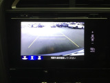後方確認はお任せ! リアカメラ装備でバック駐車をサポートします。