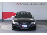 Audiの象徴であるシングルフレームグリルをよりワイドで低くシャープなデザインとすることでワイド&ローのフォルムを協調しています。