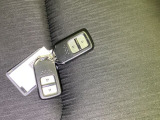 スマートキーは荷物を持っている時でも、キーを取り出さずドアの施錠・開錠ができます。