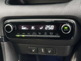 オートエアコン付きなので一度、気温を設定すれば自動的に過ごし易い温度に調整してくれますよ。 車内をいつでも快適空間にしてくれます。
