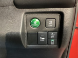 ハンドルの右側にはHondaセンシング用の、レーンキープアシストシステムのメインスイッチとVSA(ABS+TCS+横滑り抑制)の解除スイッチなどがついています。燃費に役立つECONボタンもここです。