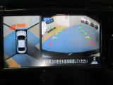 上から見下ろしているかのような映像のアラウンドビューモニターや、車の後方を確認できるバックカメラ付きで安心です。