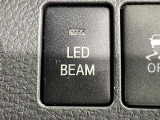 【LEDBEAMスイッチ】トヨタ純正スイッチなので、後付感がなく装着可能です。//オルタネートタイプ(ON状態保持)のスイッチになりますので、LEDリフレクターなどLEDパーツのON/OFFさせるのに便利です。
