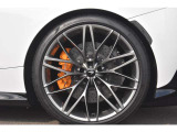 マクラーレンオレンジブレーキキャリパー&カーボンセラミックブレーキを装備。