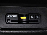 装備されていビルトインタイプのホンダ純正ETC2.0車載器です。セットアップしてからご納車致します。ETCカードを差し込めば高速道路の出入り口ゲートを楽々通過出来ます。