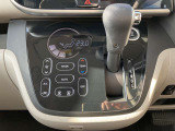 オゾンセーフフルオートエアコン(プッシュ式、デジタル表示)で車内はいつも快適です