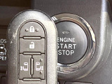 【問合せ:0749-27-4907】【スマートキー】カバンやポケットに入れたままでもドアの施錠・解錠が可能なスマートキーを装備。エンジンのオン・オフ時もカギを取り出す必要が無いからとっても便利です♪