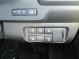 充電ポートの開閉スイッチやタイマー充電のキャンセルスイッチなど、充電に関するスイッチを運転席右側に配置しております♪