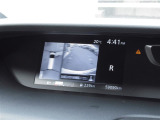パノラミックビューモニターシステムが付いているので車の上からみた映像が確認できます。