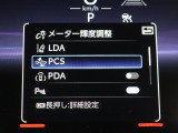 LDA レーンディパーチャーアラートです。車線をはみ出しそうな時はディスプレイ表示やステアリングの振動、ブザー警告をしステアリングも支援する機能です。詳しくはスタッフまで