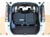 トランク開口部も比較的広く荷物も載せやすくなってますよ。
