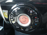 フルオートエアコン  「オート」を使って温度設定、車内の温度はいつも快適ですよ♪