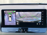 アラウンドビューモニター!上空から見下ろしているかのような映像をメーター内のディスプレイに映し出し、スムーズな駐車をサポートします。