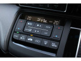 プラズマクラスター技術を搭載したフルオートエアコンを装備!車内を快適にします。