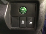 ハンドルの右側にはVSA(ABS+TCS+横滑り抑制)の解除スイッチなどがついています。燃費に役立つECONボタンもここです。