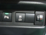 【運転席スイッチ】ハンドル右下にあります。両側のスライドドアスイッチ、横滑り防止装置OFFスイッチ、衝突軽減ブレーキOFFスイッチ、車線逸脱機能OFFスイッチです☆