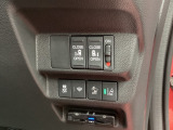 両側電動スライドドアは運転席から操作ができるよう、操作スイッチが付いています。Hondaセンシング用のVSA(ABS+TCS+横滑り抑制)解除とレーンキープアシストシステムなどのメインスイッチも装備。